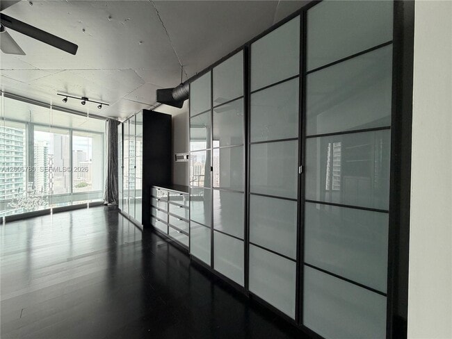 Foto del edificio - 690 SW 1st Ct