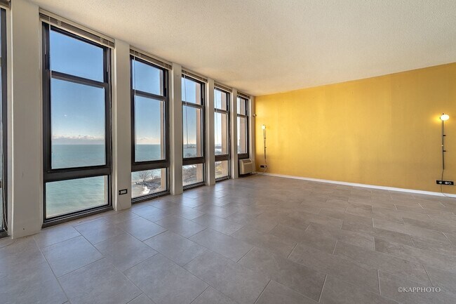 Foto del edificio - 6700 S South Shore Dr