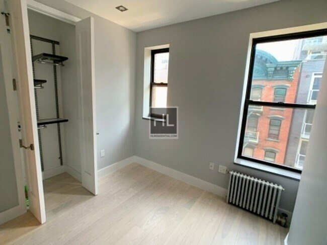 Foto del edificio - LOWER EAST SIDE 4 BED 2 BATH - WON'T LAST!!!