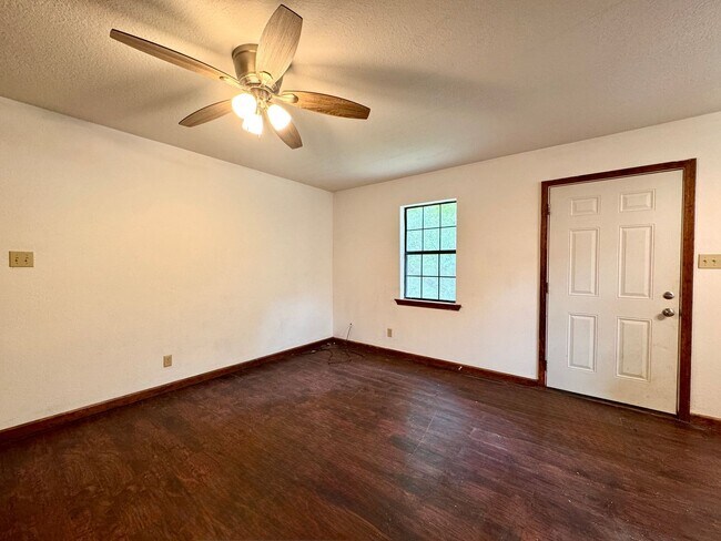 Foto del edificio - Modern & Spacious • Newly Remodeled • 2 Be...