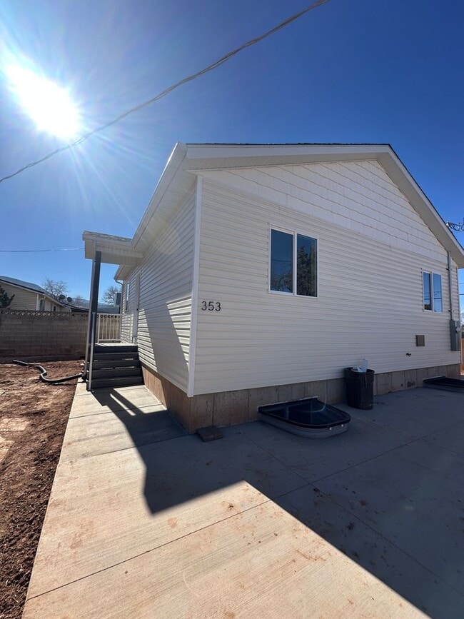 Building Photo - 353 N 800 W