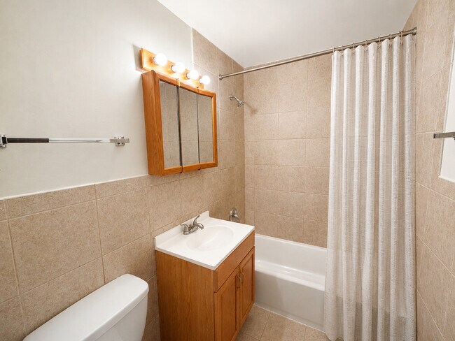 Foto del edificio - 1510 N Silver Ln