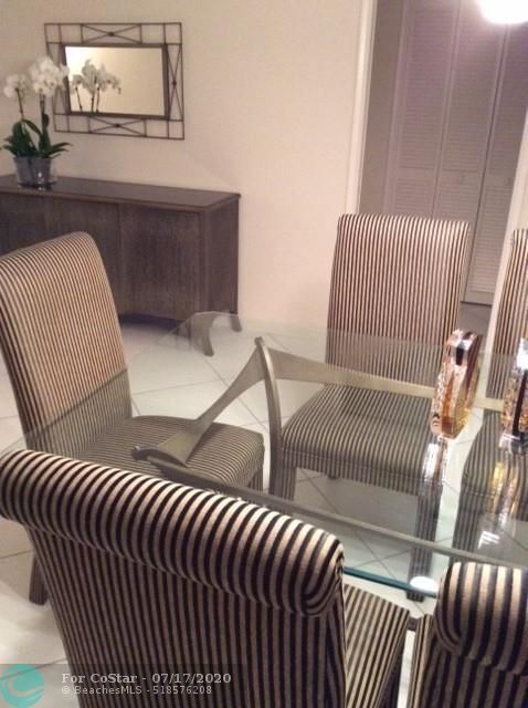 Foto del edificio - 808 Cypress Blvd