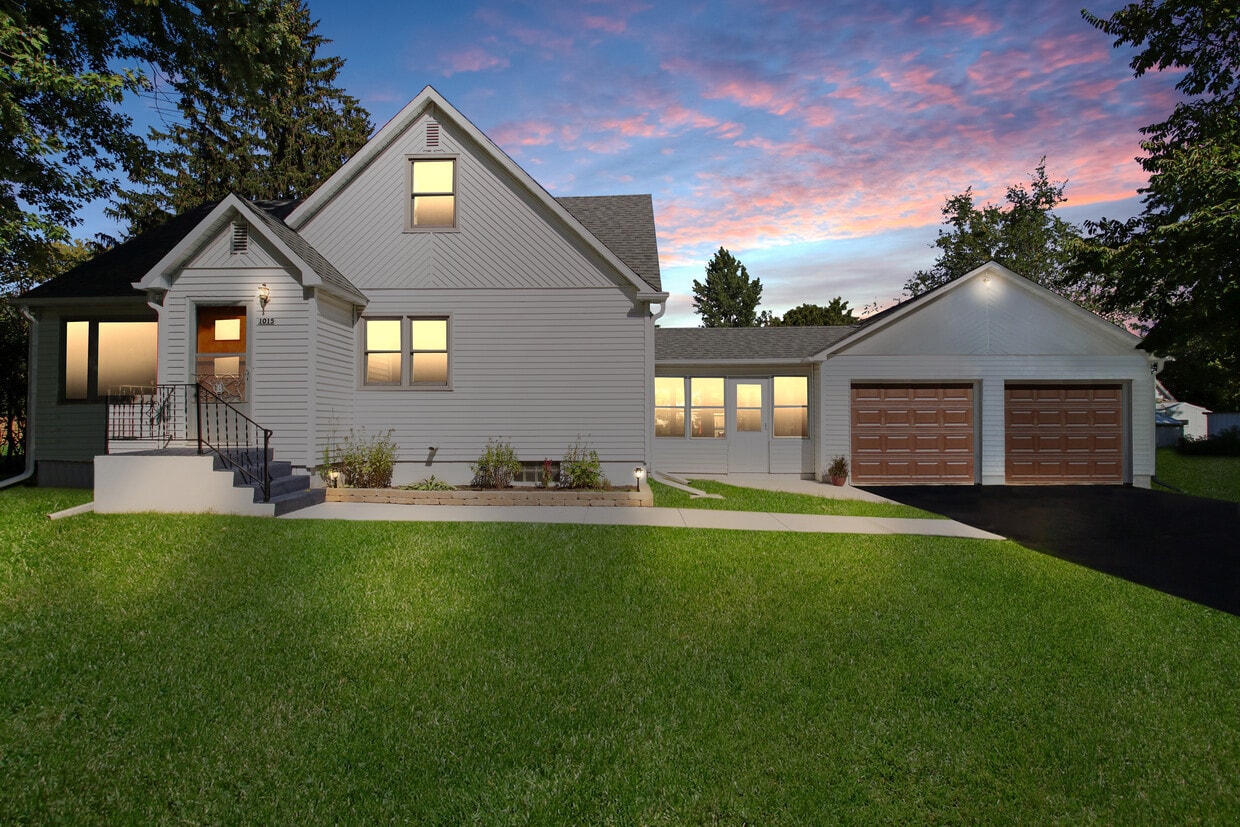 Front Exterior - 1015 1st St
