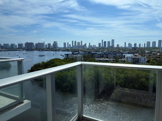 Foto del edificio - 16385 Biscayne Blvd