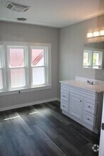 Building Photo - 2909 N Farwell Ave