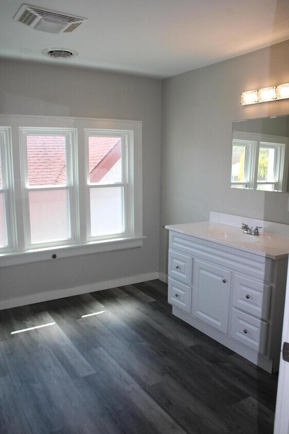 Foto principal - 2909 N Farwell Ave