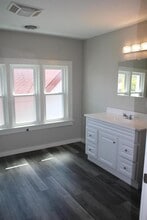 Building Photo - 2909 N Farwell Ave