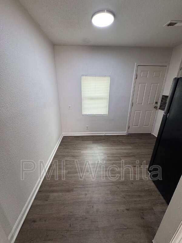 Building Photo - 816 S Water St