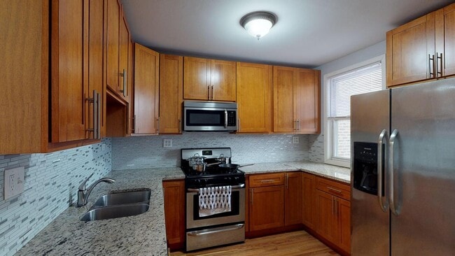 Building Photo - Room in 4 Bedroom Home at 1246 W Ohio St