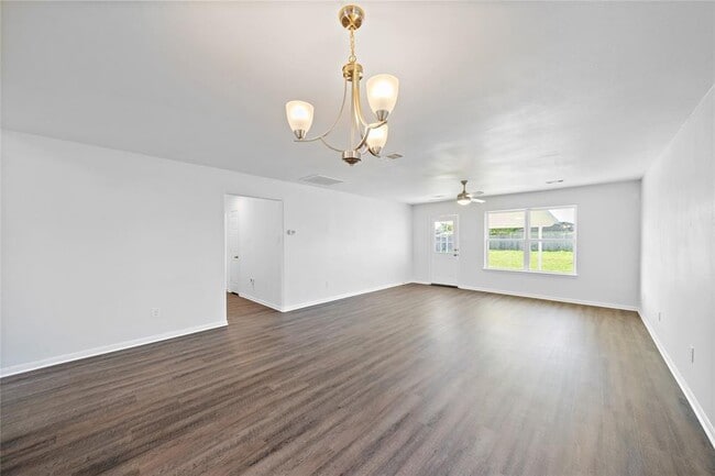 Building Photo - 5114 Park Village Dr