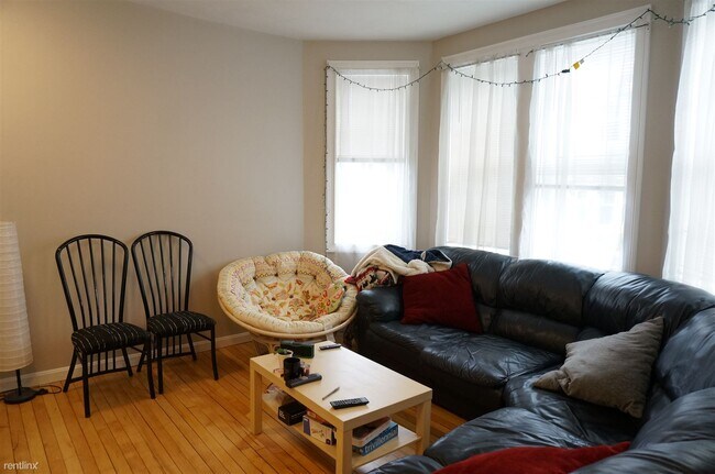 Building Photo - 3 br, 1 bath  - 7 Lorraine Ter 2