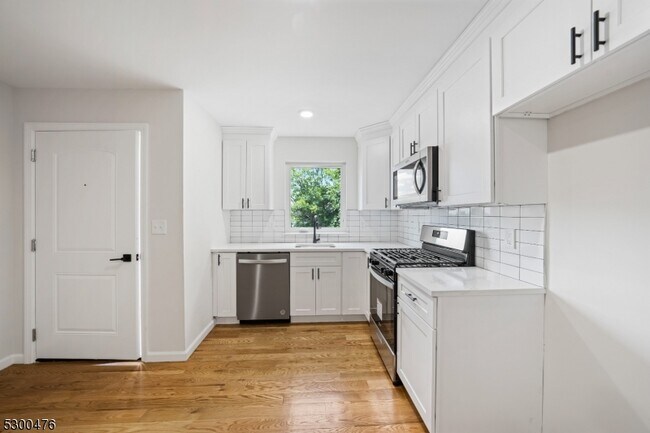 Building Photo - 549 S Orange Ave