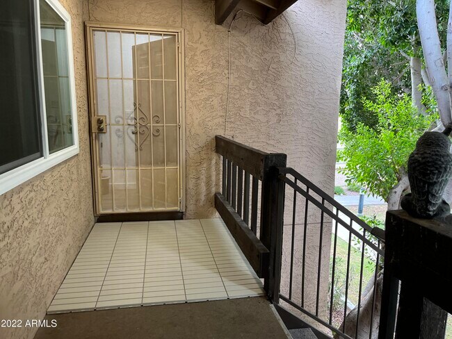 Building Photo - 520 N Stapley Dr