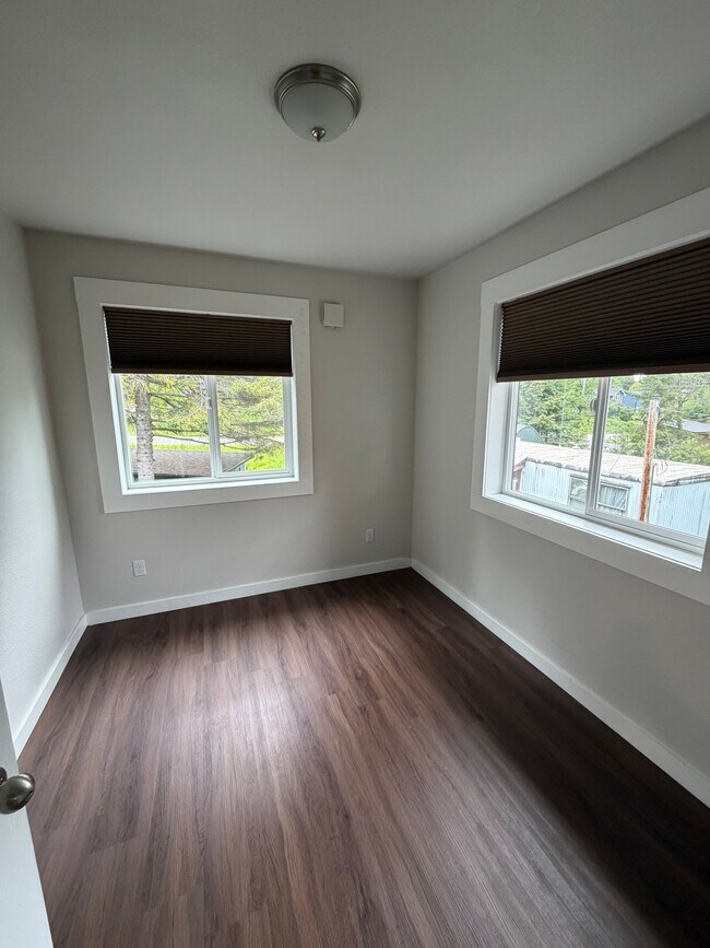 Foto del edificio - 515 Soundview Ave