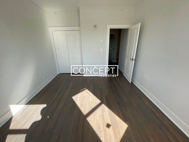Building Photo - 81 Park Dr
