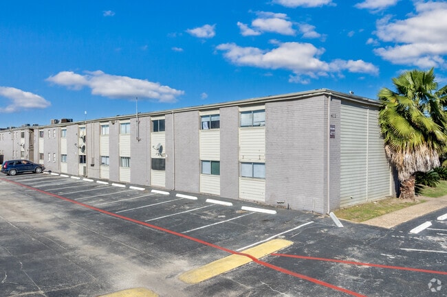 Building Photo - Las Villas