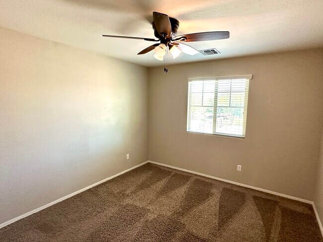 Building Photo - Exceptional 3BR home in gated Westridge Park! Loft, granite kitchen, stainless appliances, 2-car ...