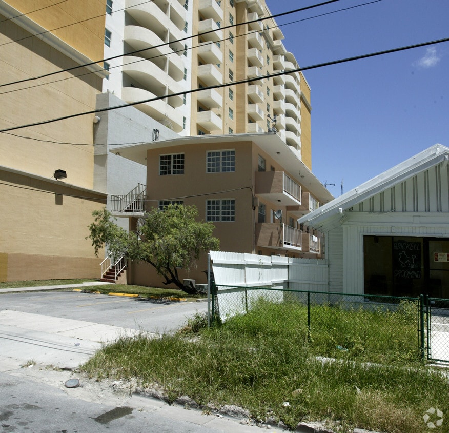 Building Photo - 27 SW 11th St