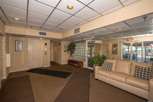 Building Photo - 205 Mineola Blvd