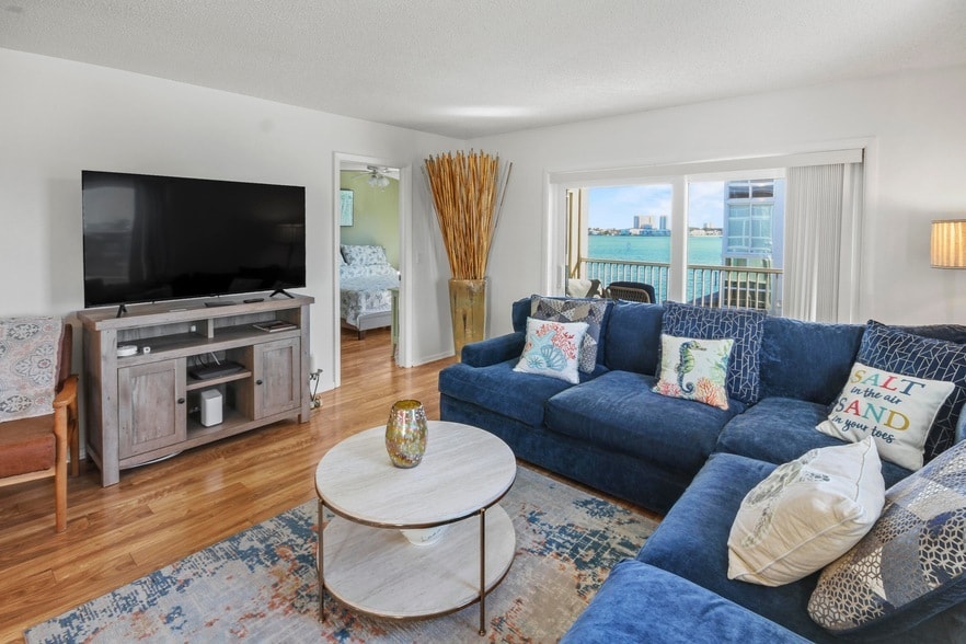 Photo - 2936 Lake Shore Drive Unit 310