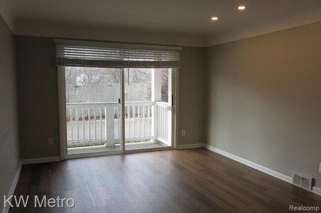 Building Photo - 449 N Eton St