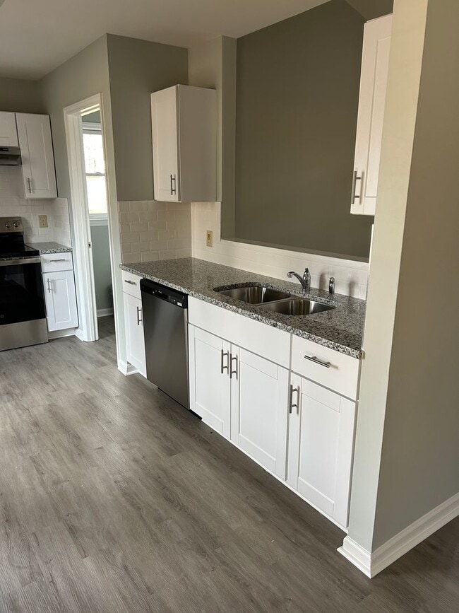 Building Photo - 122 Windsong Rd