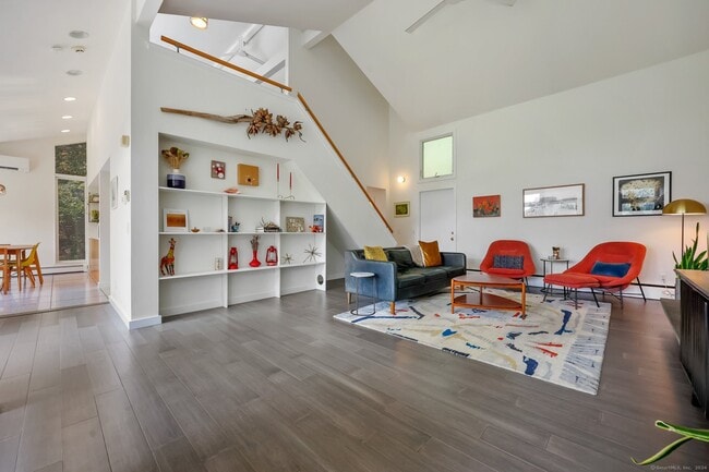 Foto del edificio - 34 Dock Rd