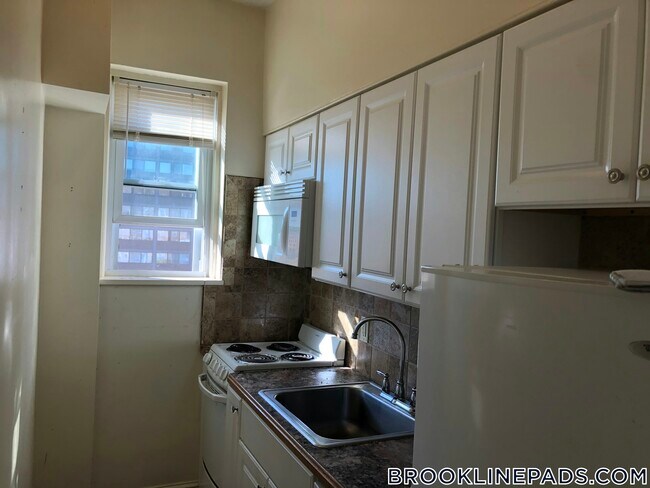 Foto del edificio - 1477 Beacon St