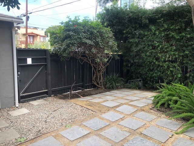 Foto del edificio - 726 Woodlawn Ave