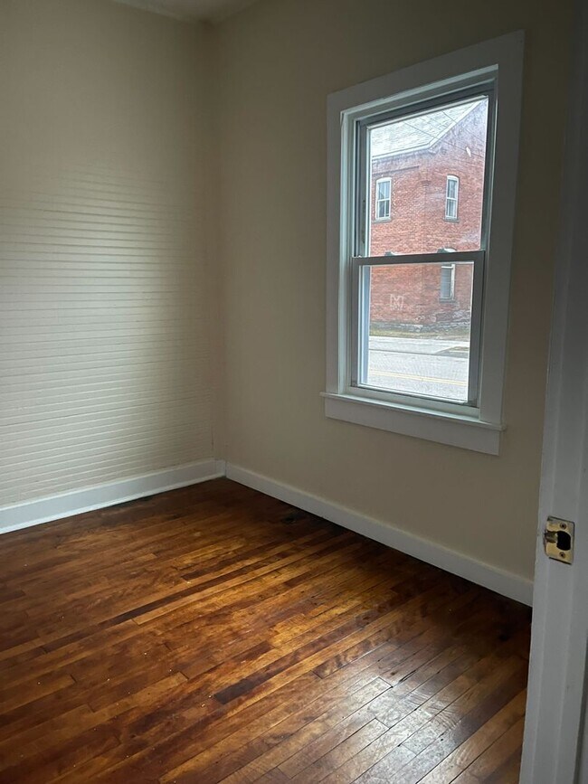 111 River St Unit 1, Bennington, VT 05201 Room for Rent in Bennington