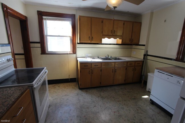 Foto del edificio - 2 br, 1 bath  - 77 Reservoir Apt 1 Unit 1