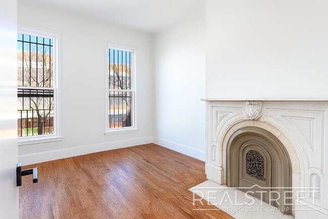 Foto del edificio - Spacious Modern 2BR in Bed-Stuy | Prime Willoughby & Marcy Location