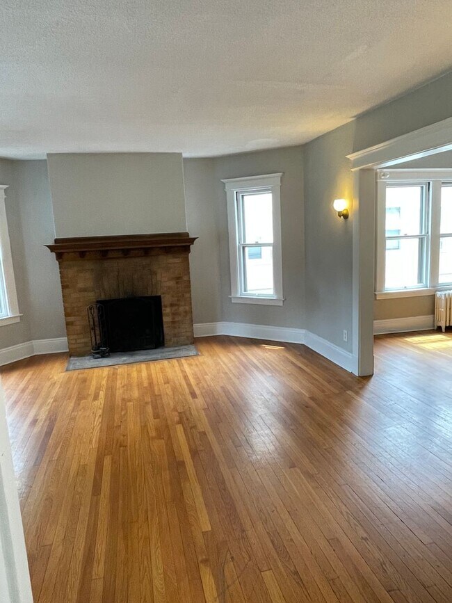 Building Photo - 135/137 Whitney