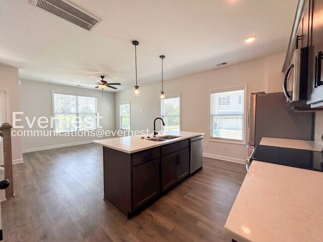 Foto del edificio - Modern Living Awaits in Antioch with Garage/ 3 beds & 2.5 baths / Available now!
