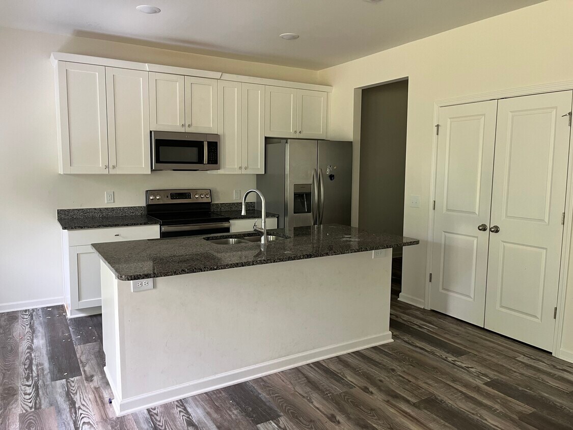 Kitchen - 519 Biltmore St