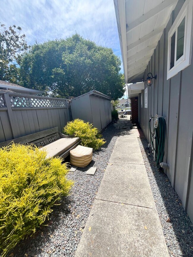 Building Photo - Waterfront Cottage in San Rafael! Utilitie...