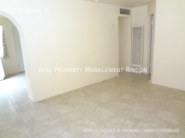 Building Photo - Best Price for 1 BR/1BA