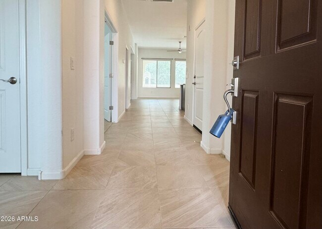 Foto del edificio - 16907 W Holly St