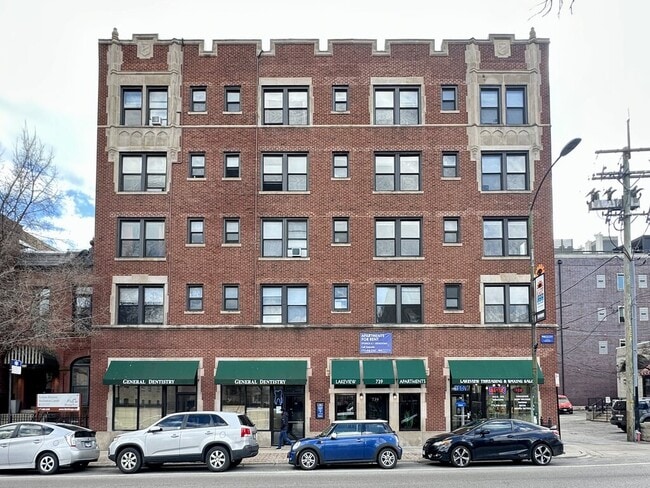 Building Photo - 739 W Belmont