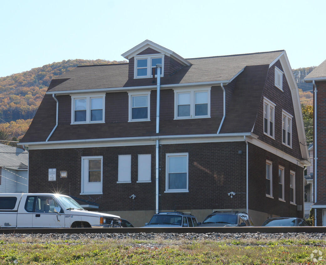 Building Photo - 1700 Riverside Dr