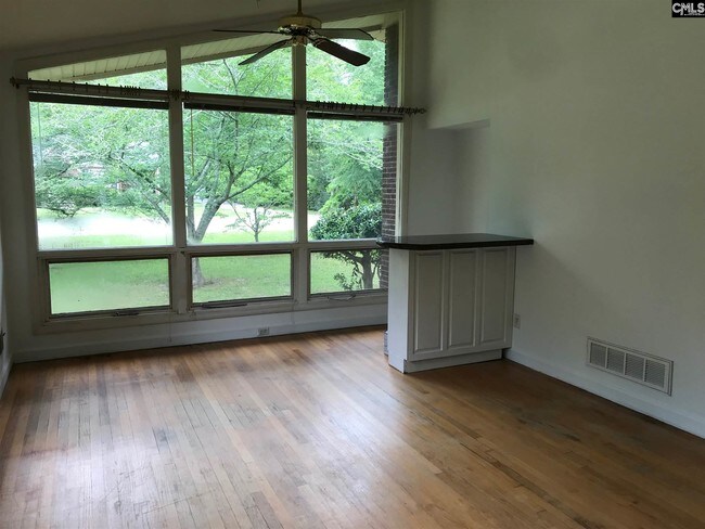 Foto del edificio - 1332 Brennen Rd