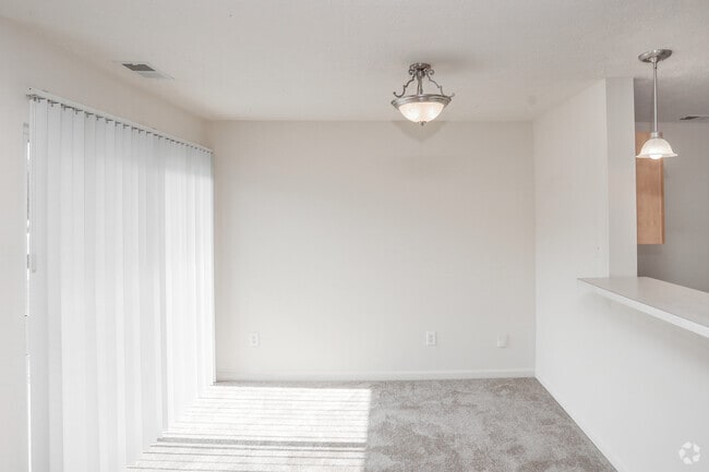 2BR, 2BA - 1085 SF - Forest Ridge