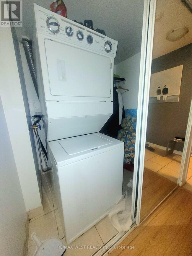 Photo du bâtiment - 60 Heintzman St