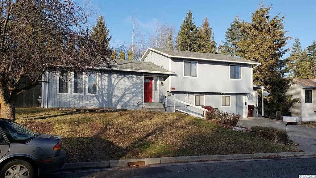 Foto principal - 350 NW Dillon St