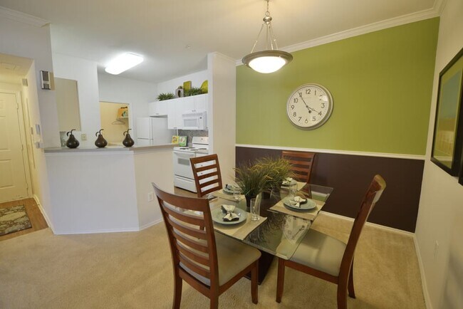Foto del edificio - Spacious 3-Bedroom Flats: Room to Live and...