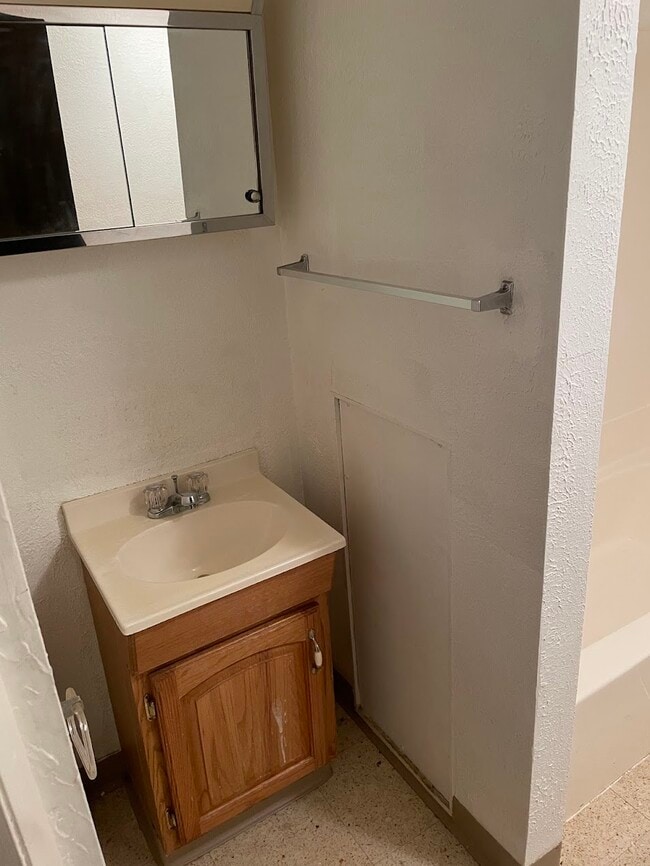 Apt B - 700 Brinton Ave