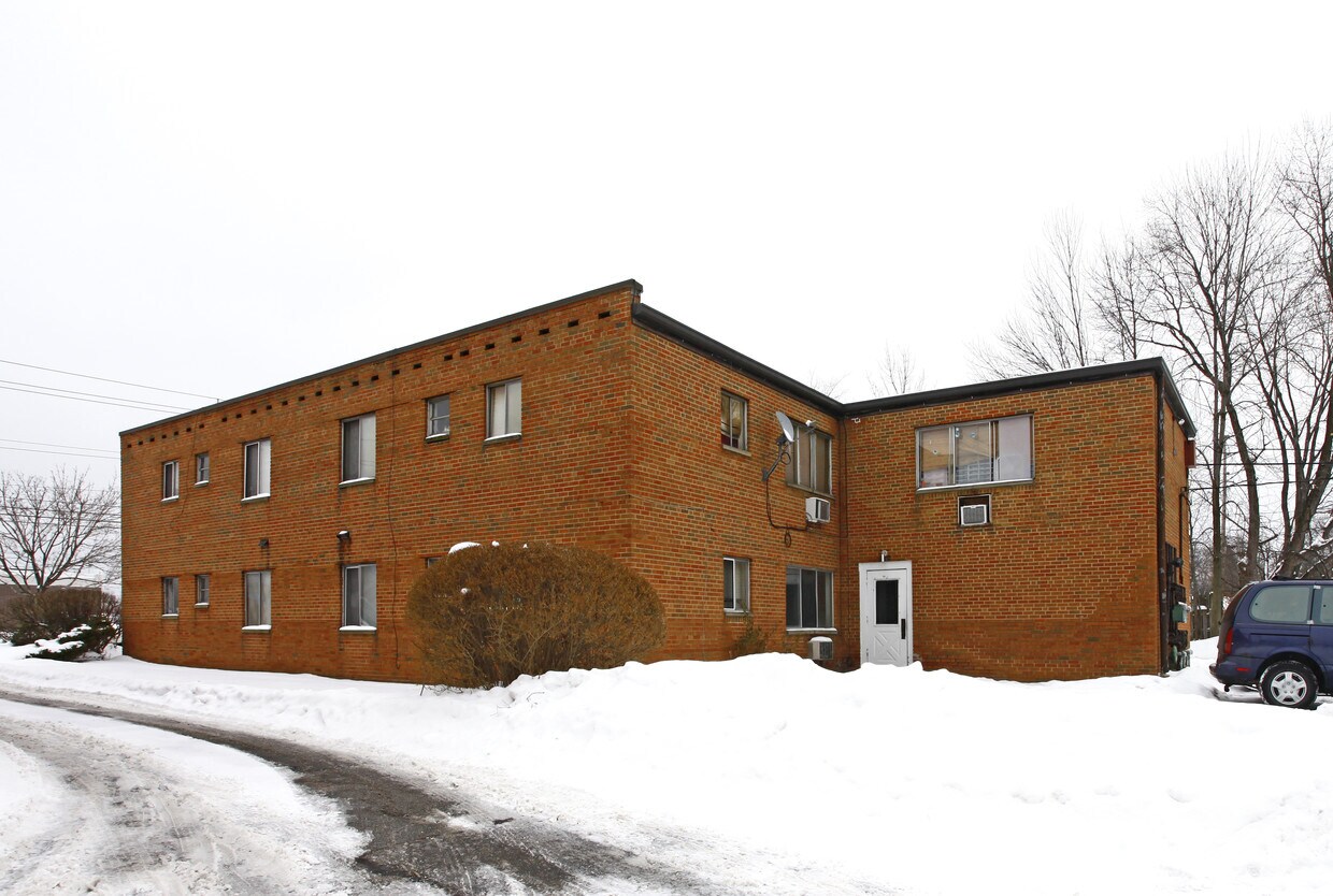 Building Photo - 32950-33170 Aurora Rd