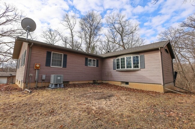 Building Photo - 55 Fairoaks Dr