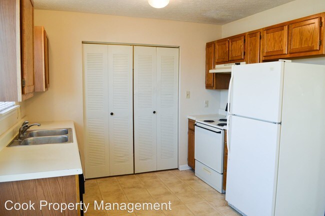 Foto del edificio - 2056 Stonehenge Ave